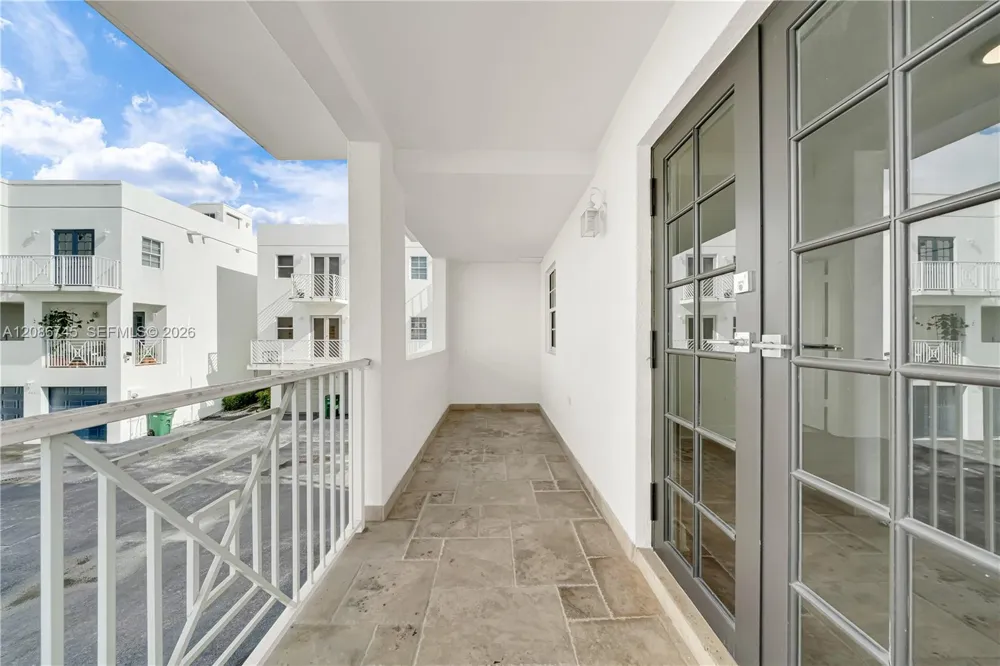1035 SW 9th Ct Miami, FL 33130
