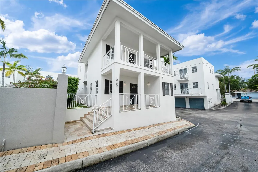 1035 SW 9th Ct Miami, FL 33130