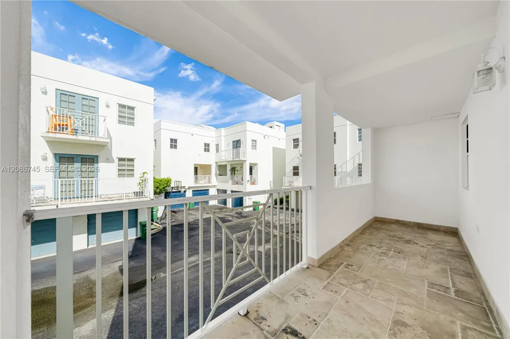 1035 SW 9th Ct Miami, FL 33130