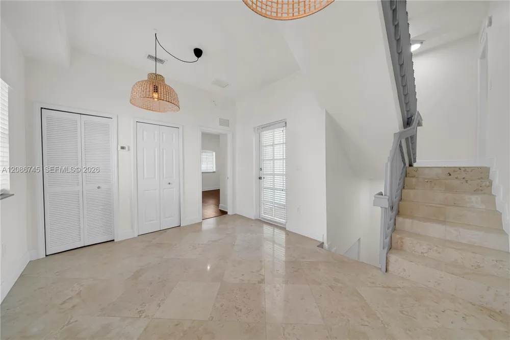 1035 SW 9th Ct Miami, FL 33130