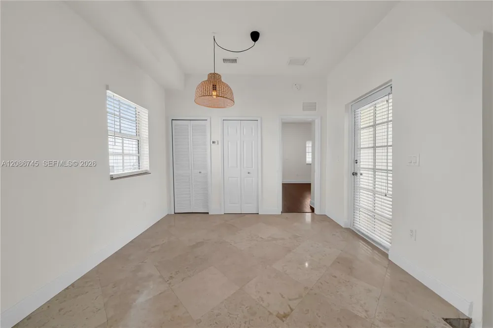 1035 SW 9th Ct Miami, FL 33130