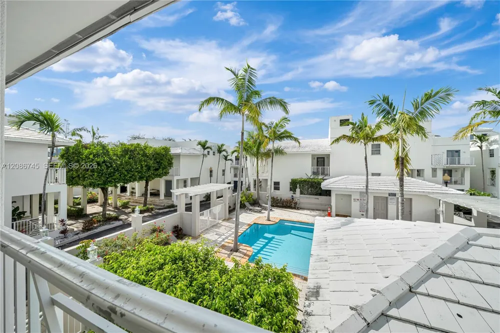 1035 SW 9th Ct Miami, FL 33130