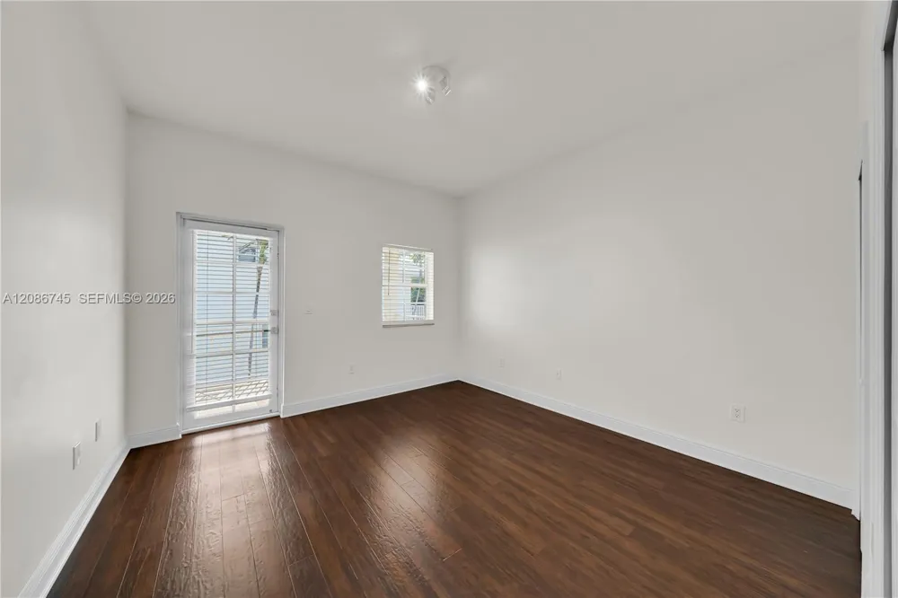 1035 SW 9th Ct Miami, FL 33130