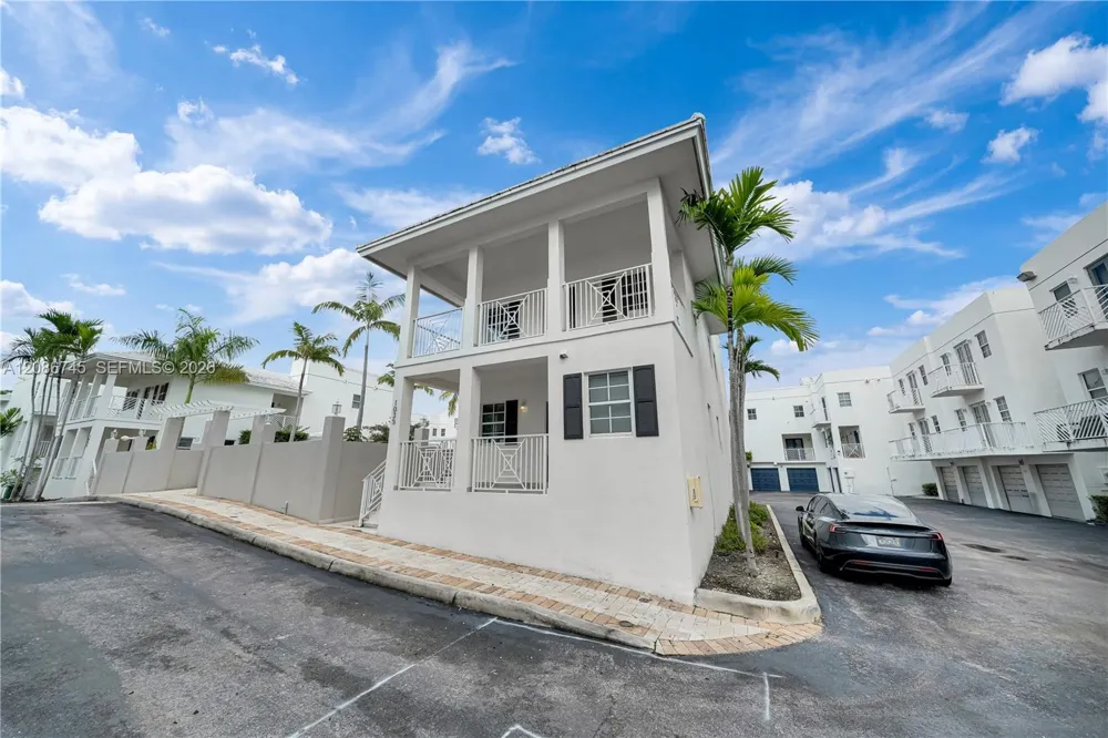 1035 SW 9th Ct Miami, FL 33130