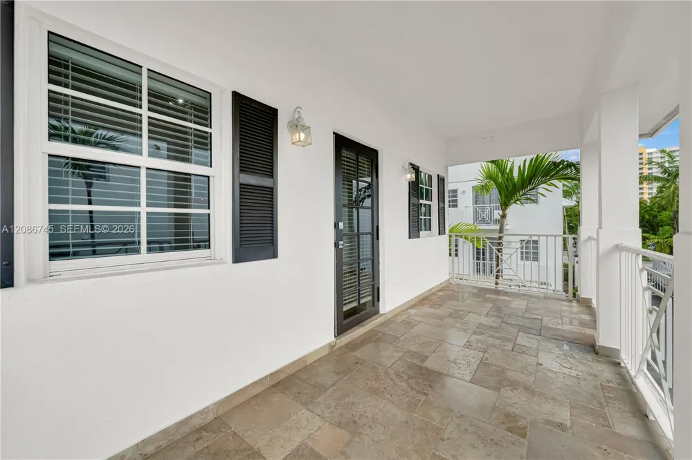 1035 SW 9th Ct Miami, FL 33130