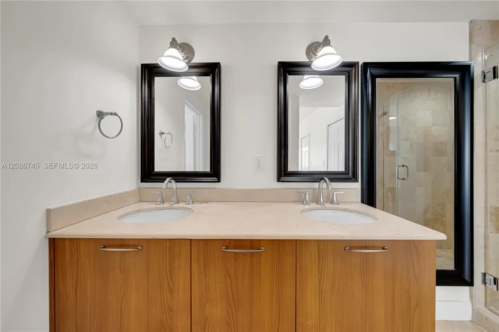 1035 SW 9th Ct Miami, FL 33130