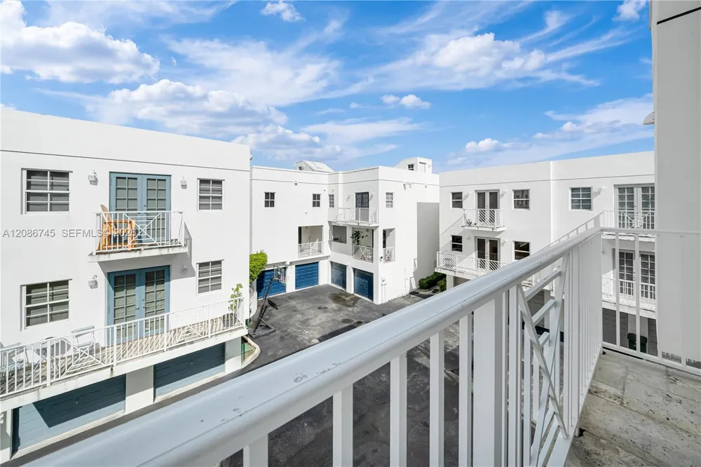 1035 SW 9th Ct Miami, FL 33130
