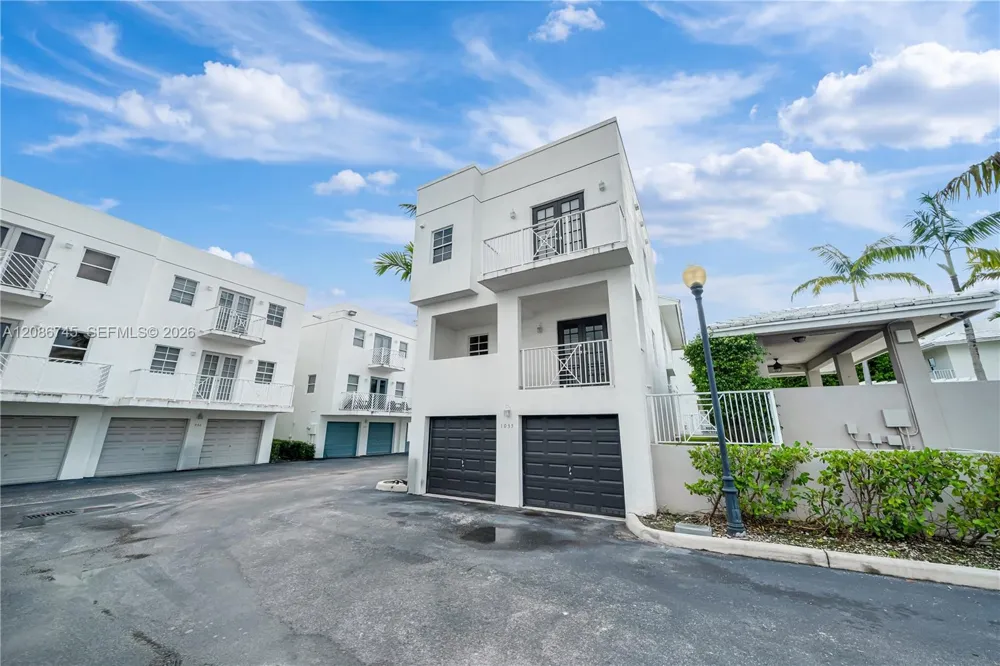 1035 SW 9th Ct Miami, FL 33130