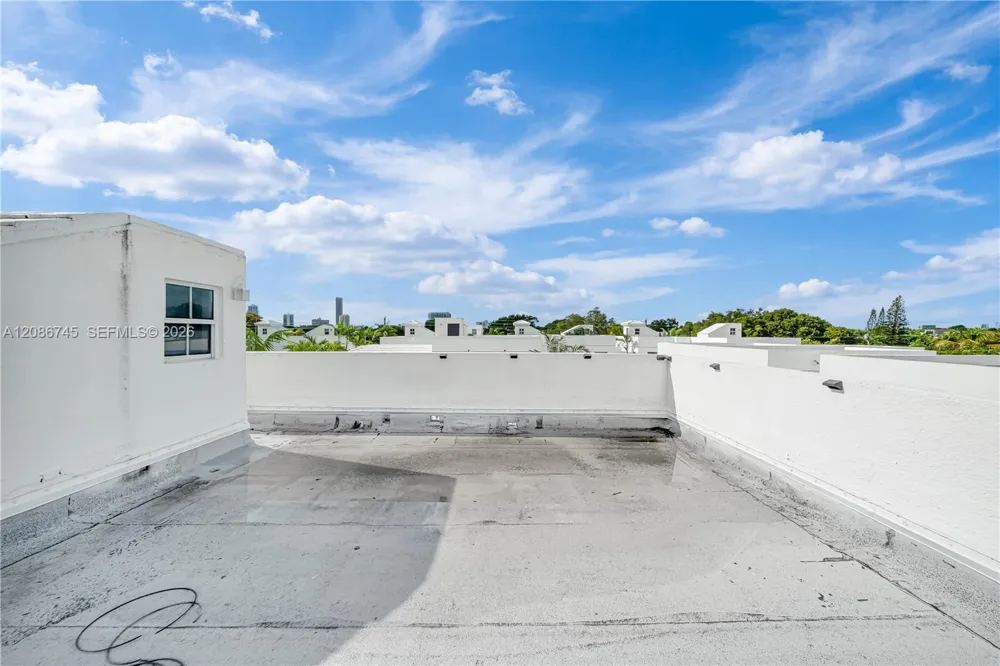 1035 SW 9th Ct Miami, FL 33130
