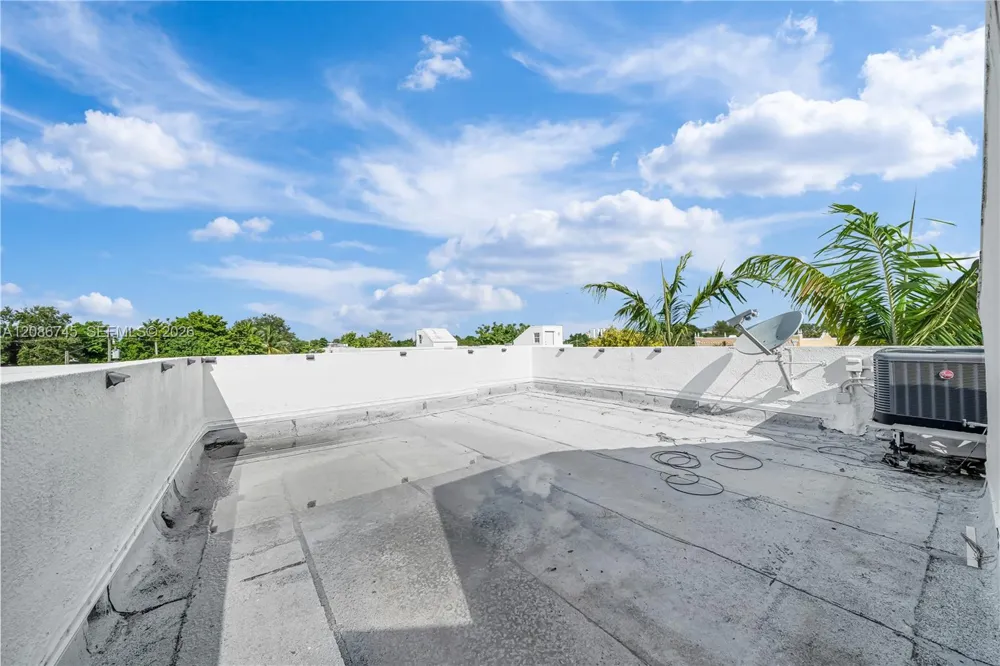1035 SW 9th Ct Miami, FL 33130