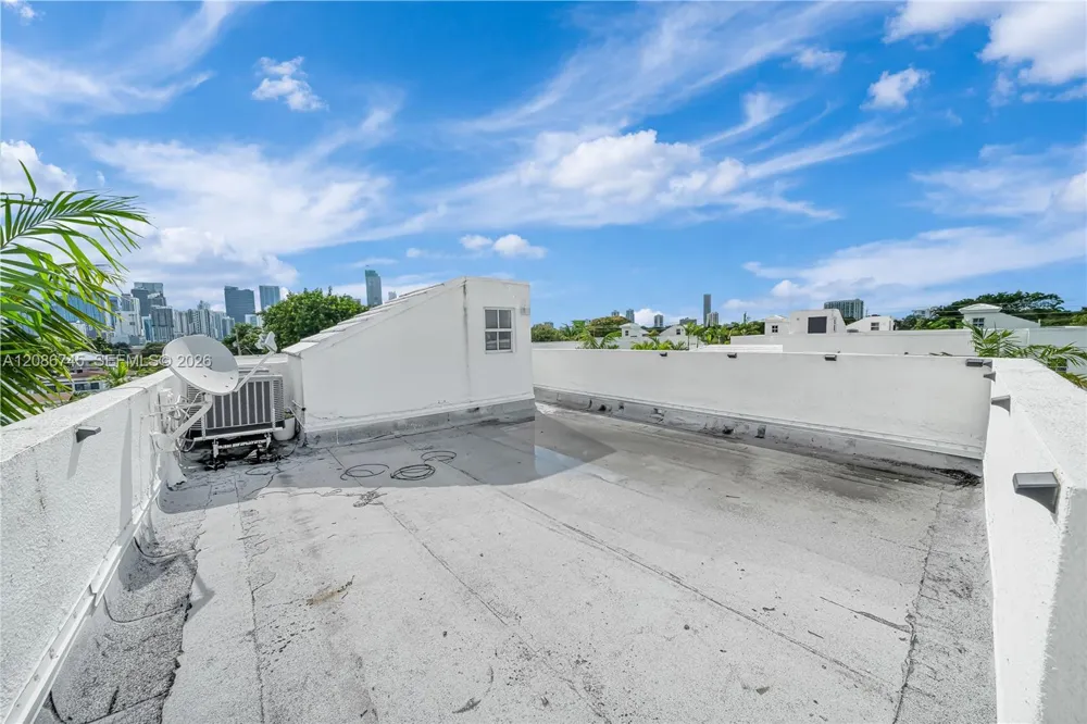 1035 SW 9th Ct Miami, FL 33130