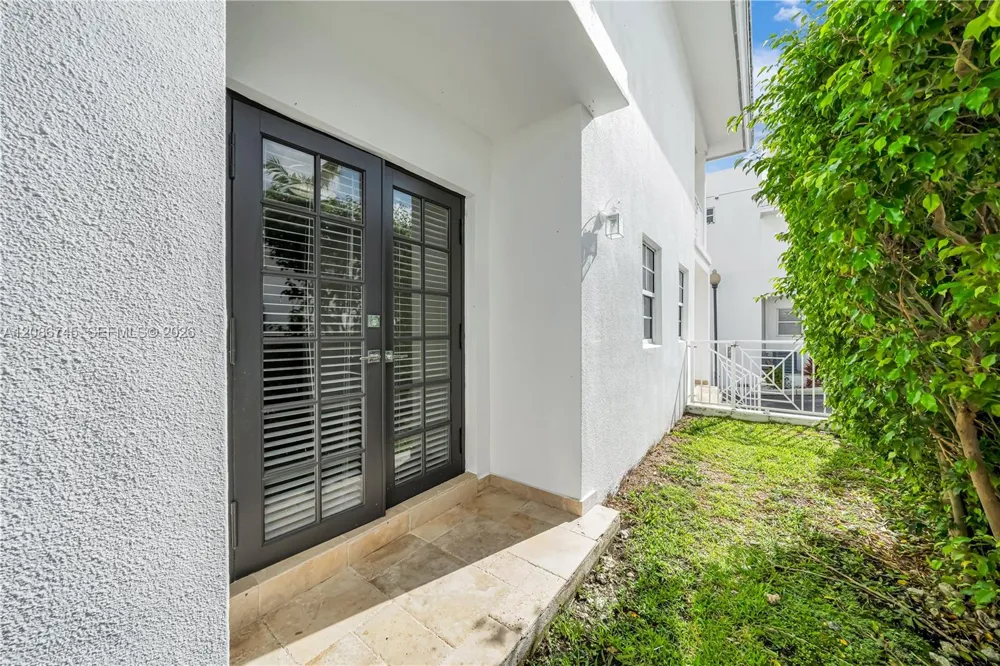 1035 SW 9th Ct Miami, FL 33130