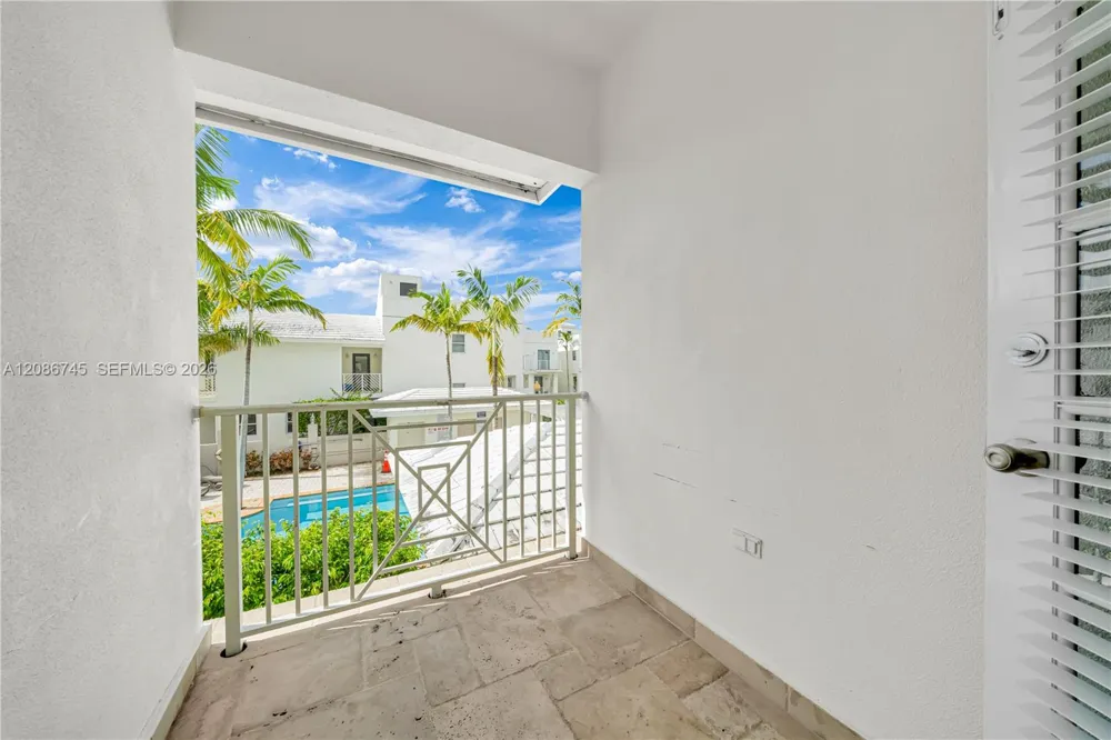 1035 SW 9th Ct Miami, FL 33130