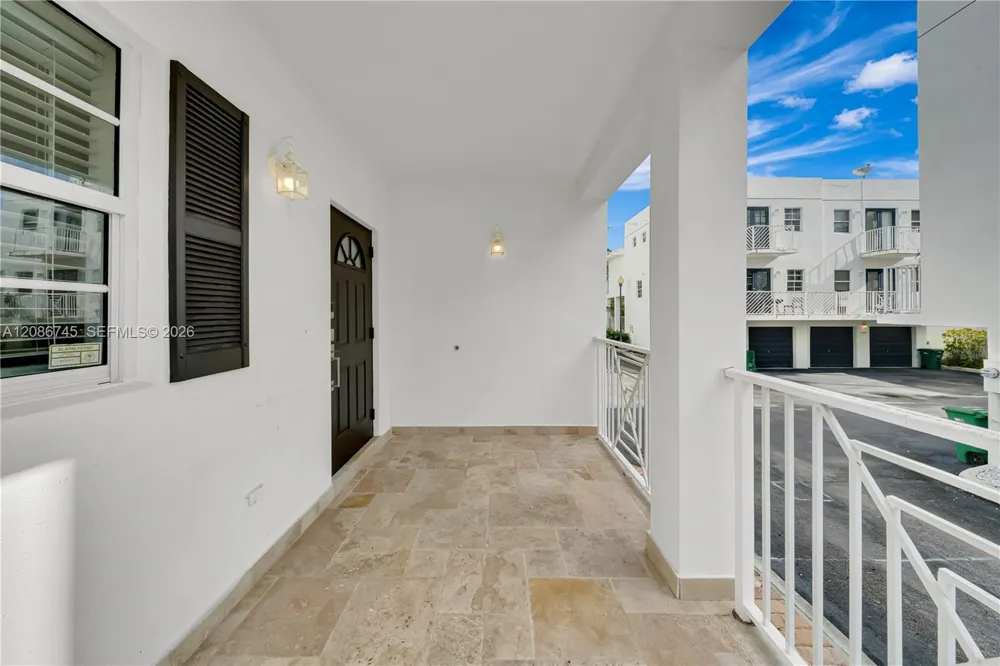 1035 SW 9th Ct Miami, FL 33130