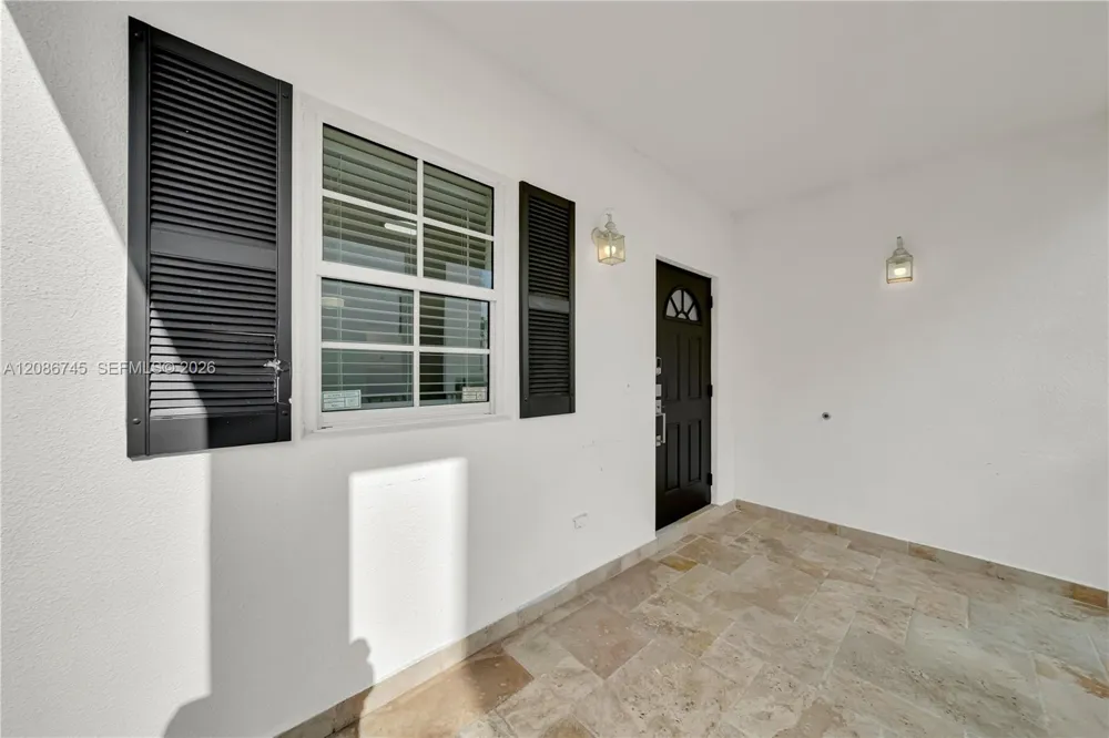 1035 SW 9th Ct Miami, FL 33130