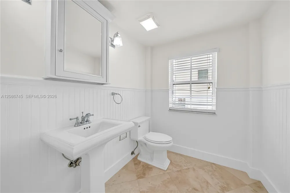 1035 SW 9th Ct Miami, FL 33130
