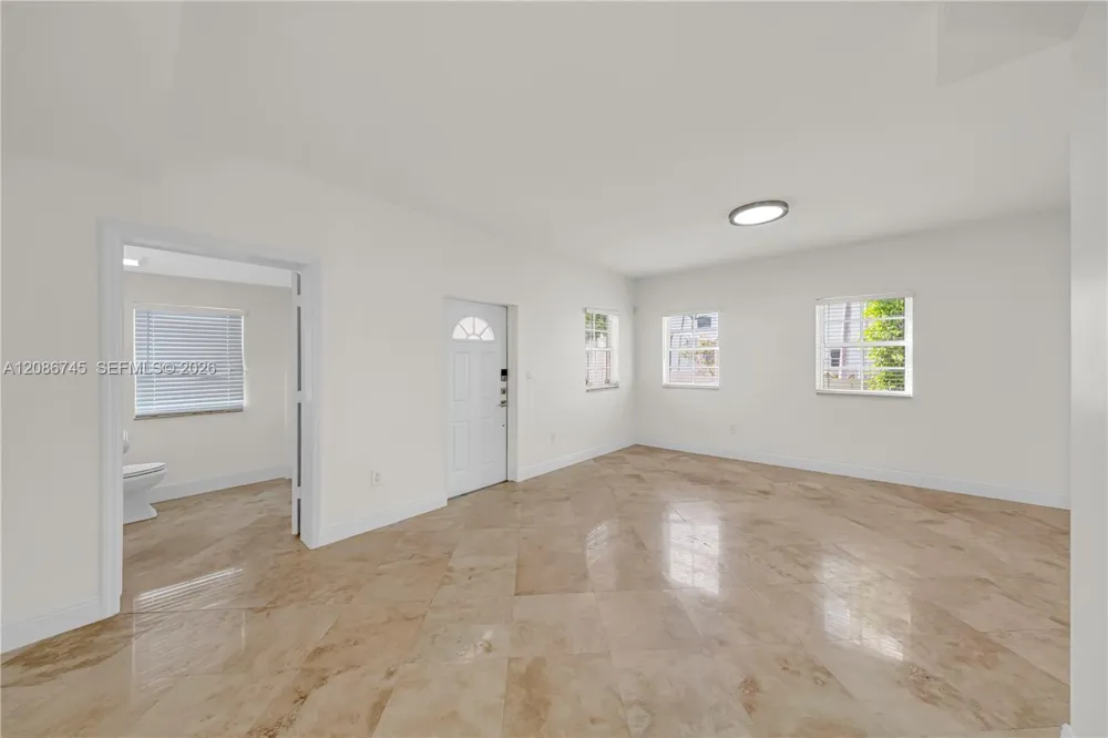 1035 SW 9th Ct Miami, FL 33130