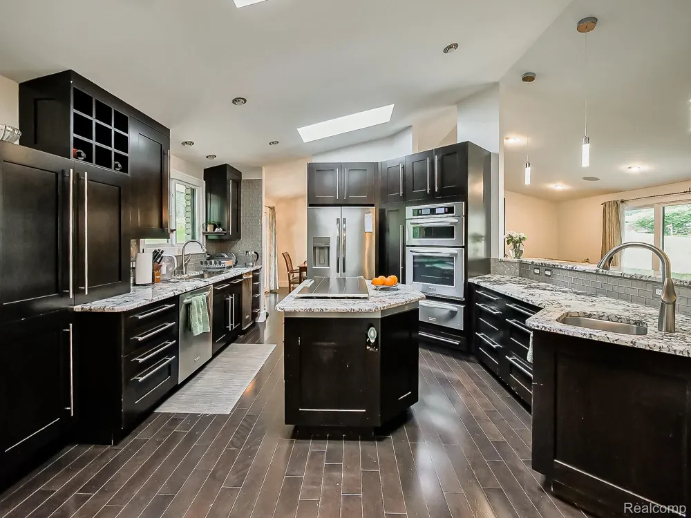 1021 Dowling Road Bloomfield Charter Township, MI 48304
