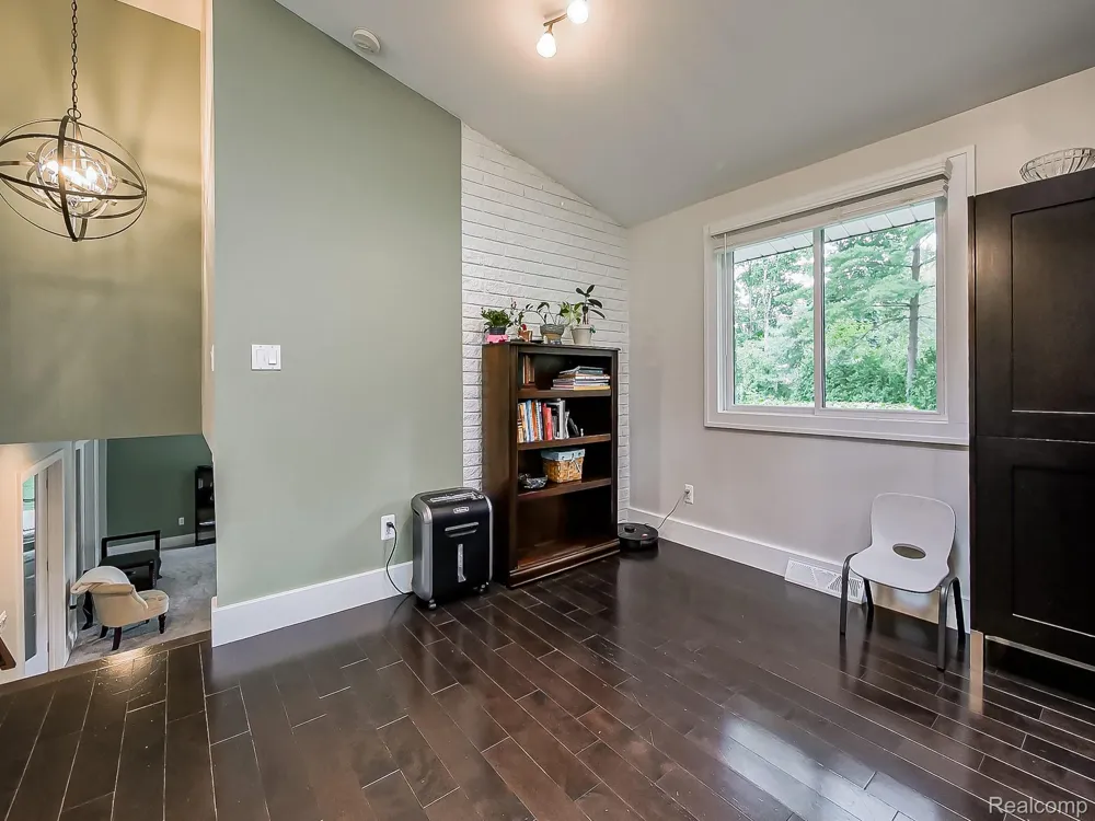 1021 Dowling Road Bloomfield Charter Township, MI 48304