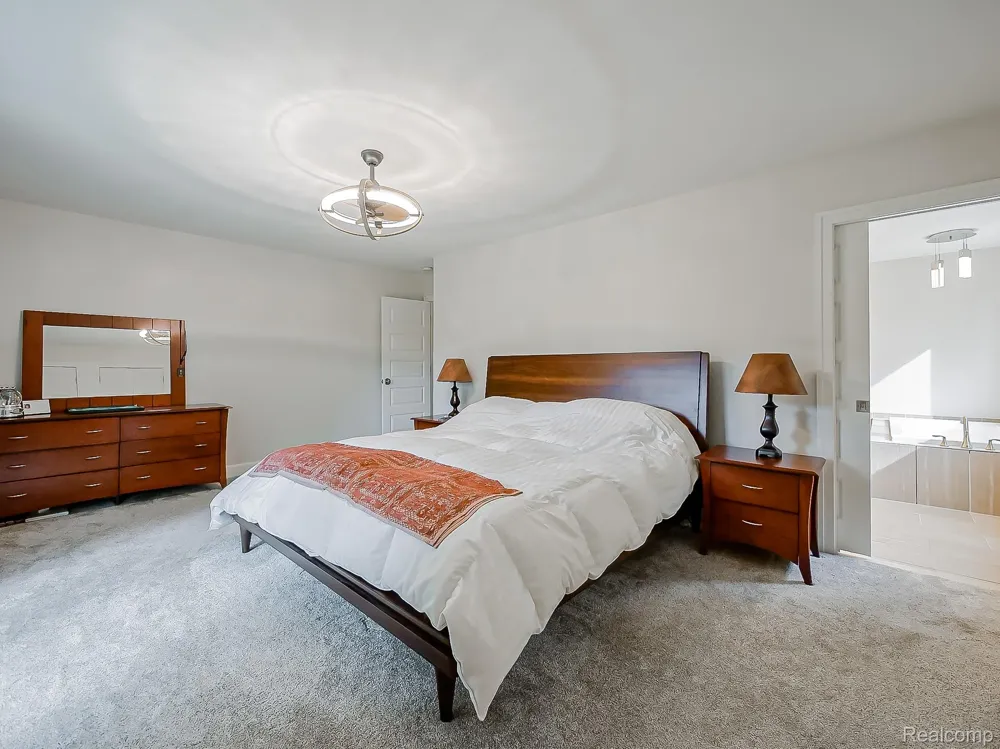 1021 Dowling Road Bloomfield Charter Township, MI 48304
