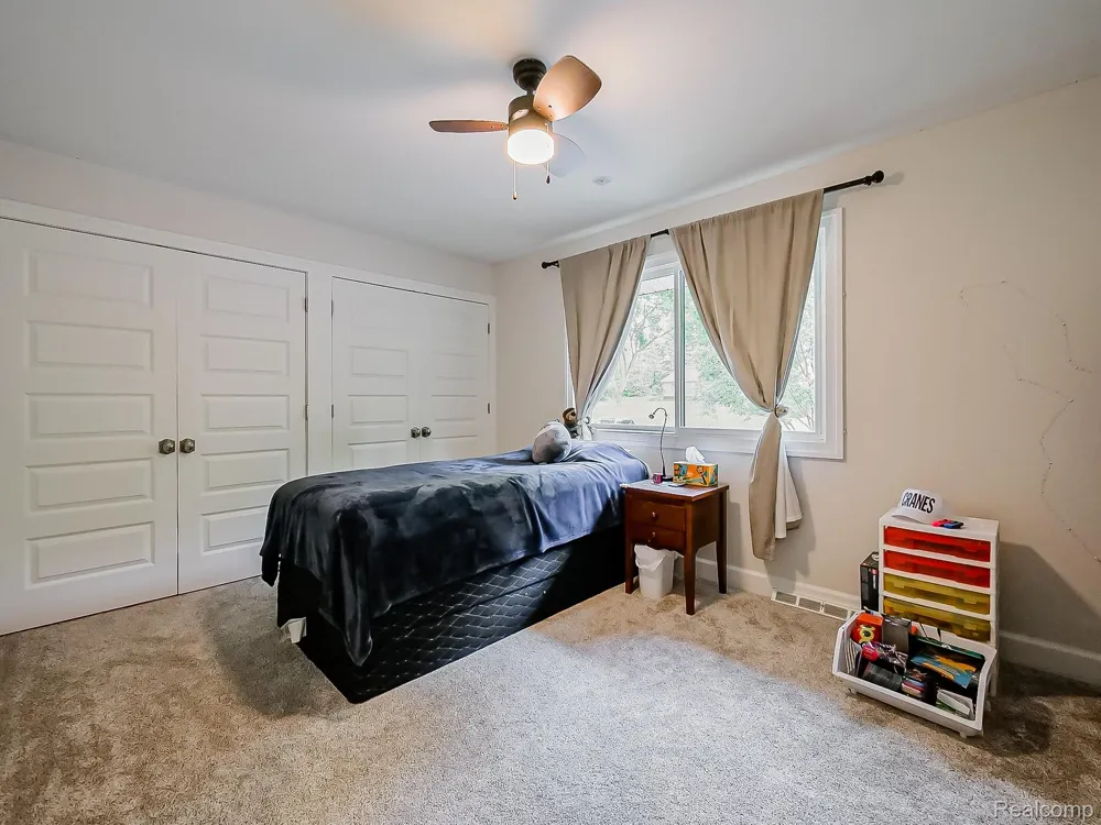 1021 Dowling Road Bloomfield Charter Township, MI 48304