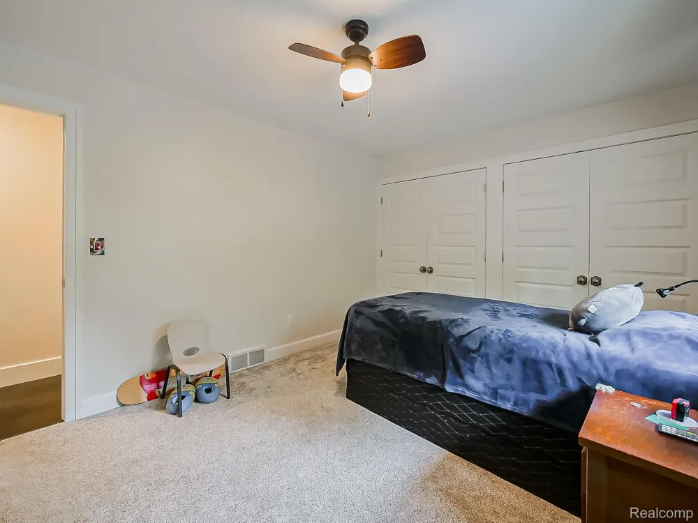 1021 Dowling Road Bloomfield Charter Township, MI 48304