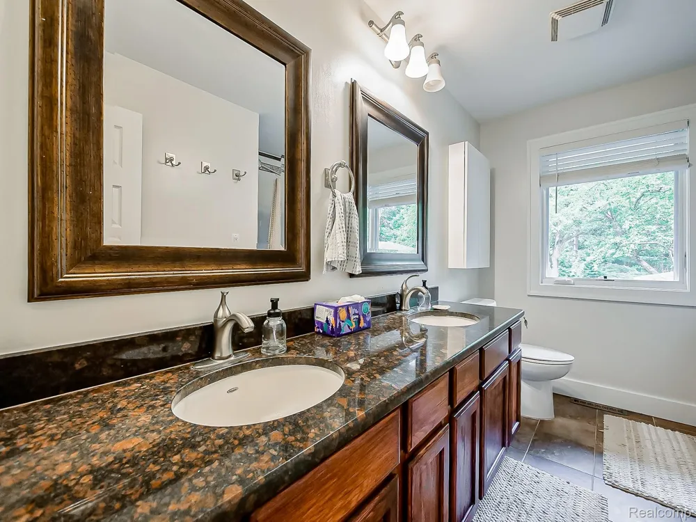 1021 Dowling Road Bloomfield Charter Township, MI 48304