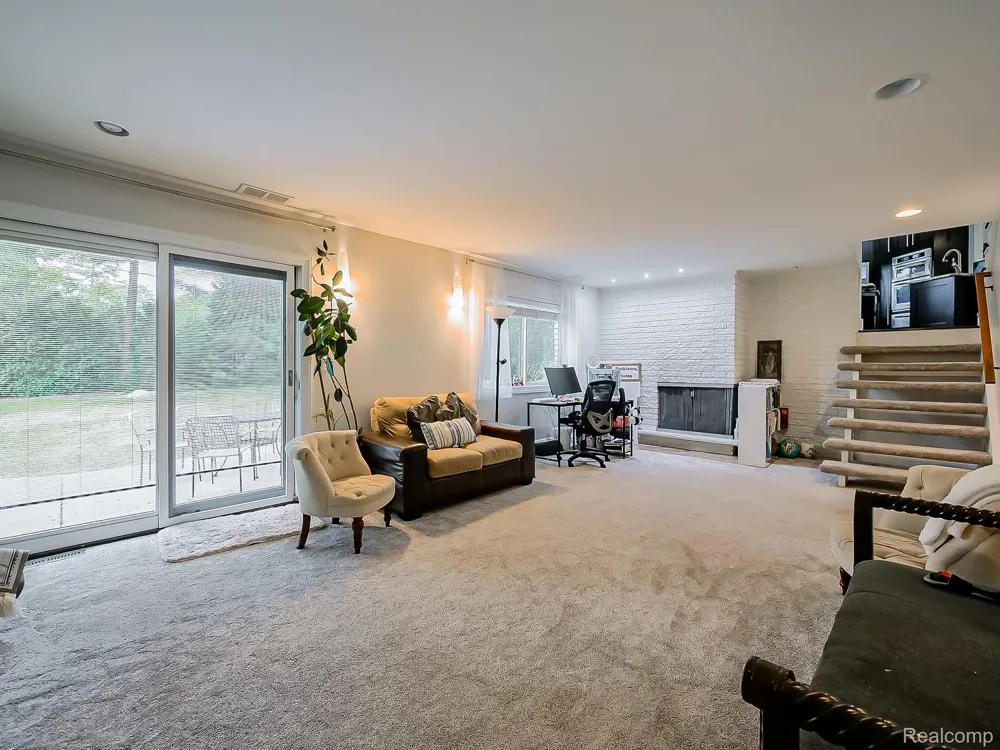 1021 Dowling Road Bloomfield Charter Township, MI 48304