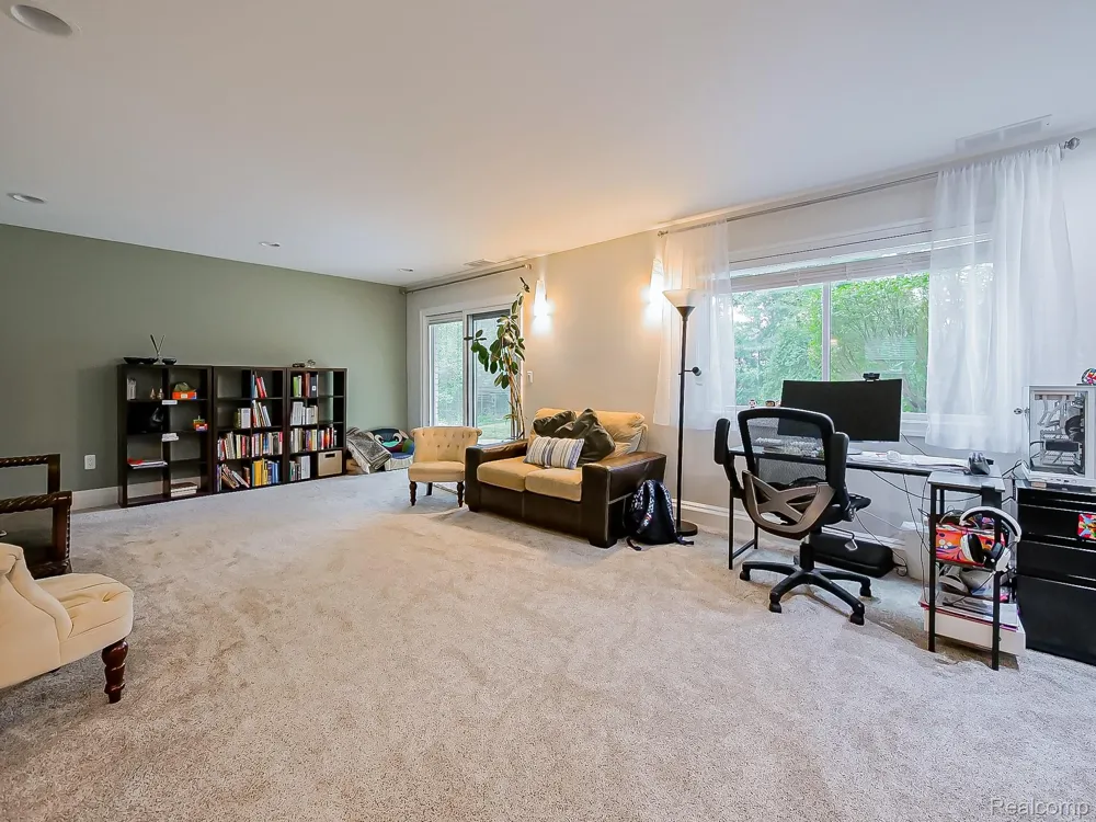 1021 Dowling Road Bloomfield Charter Township, MI 48304