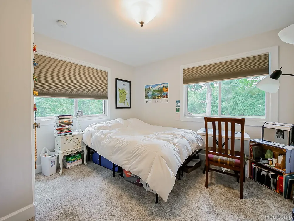 1021 Dowling Road Bloomfield Charter Township, MI 48304