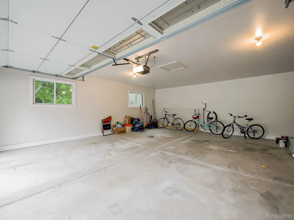 1021 Dowling Road Bloomfield Charter Township, MI 48304
