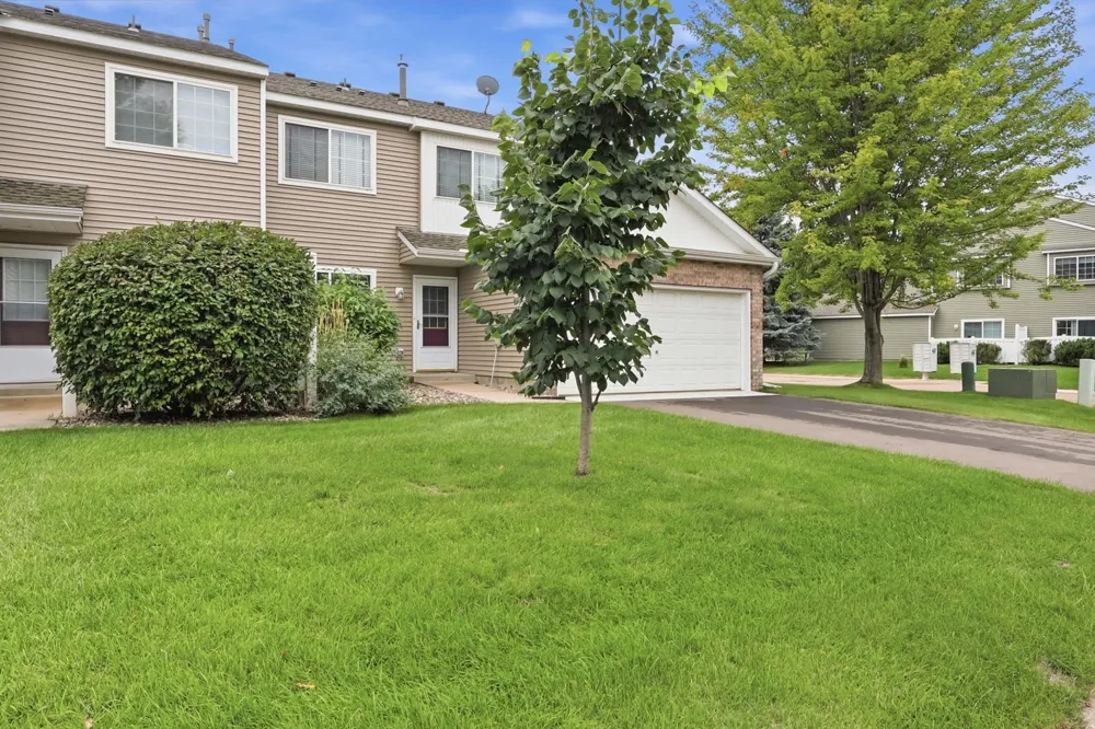 1216 Elmwood Avenue Shakopee, MN 55379