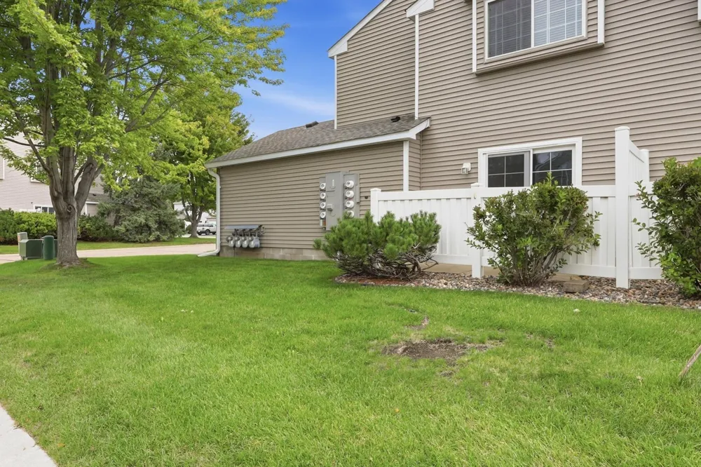 1216 Elmwood Avenue Shakopee, MN 55379