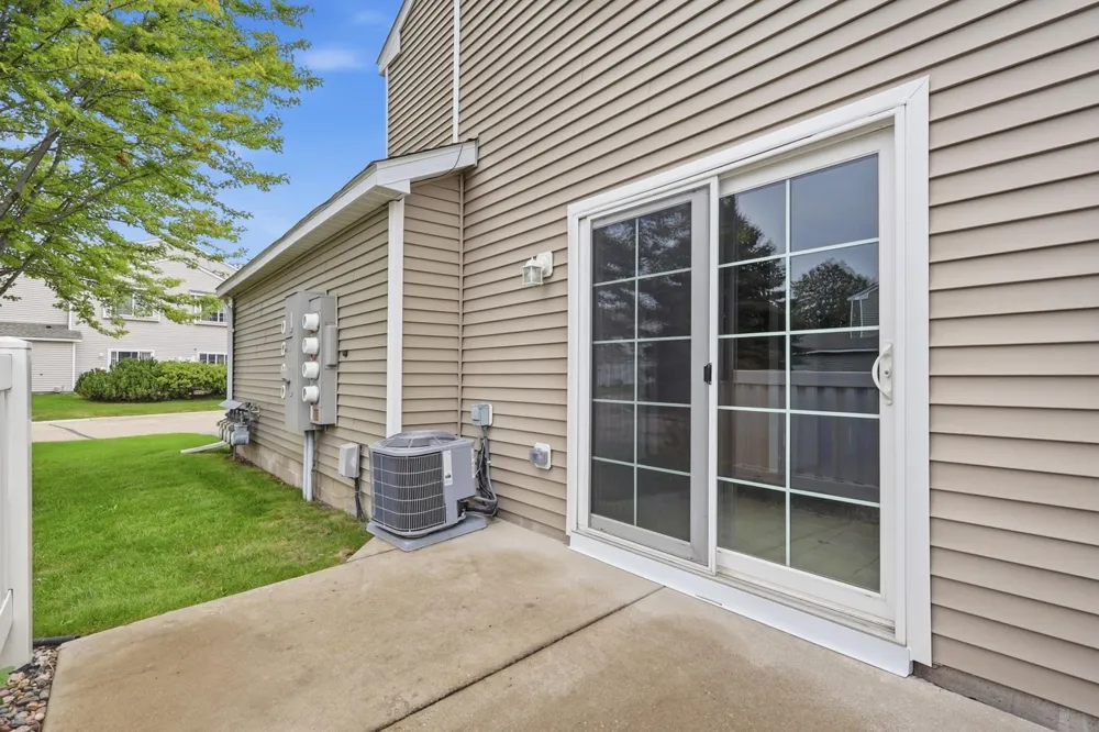 1216 Elmwood Avenue Shakopee, MN 55379