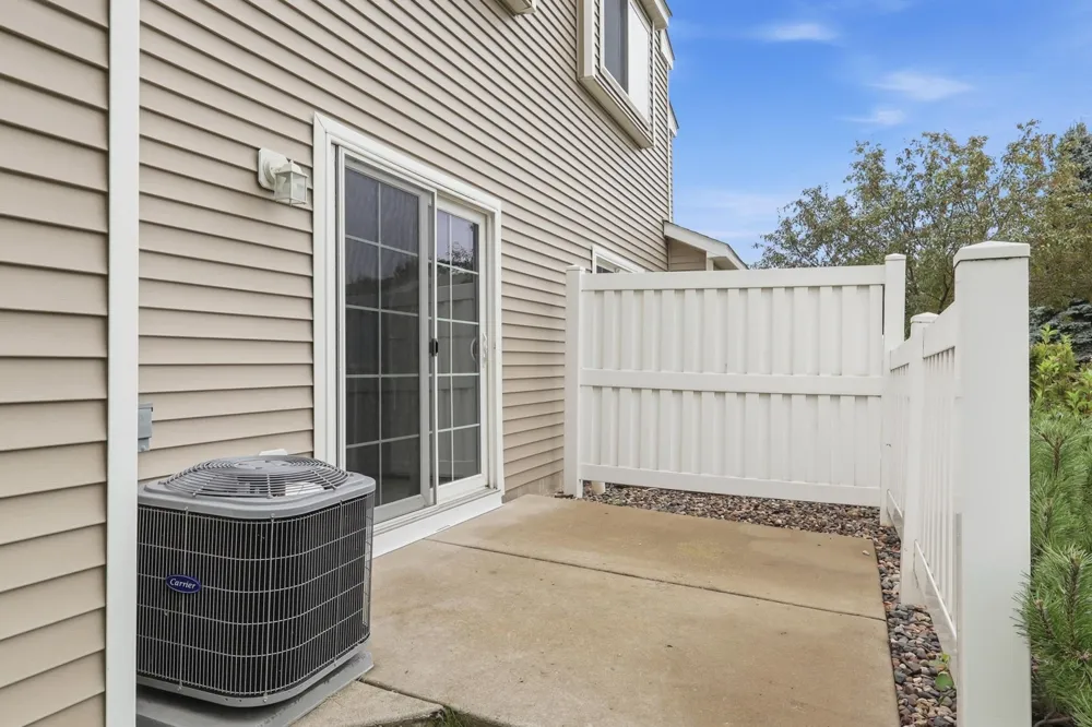 1216 Elmwood Avenue Shakopee, MN 55379