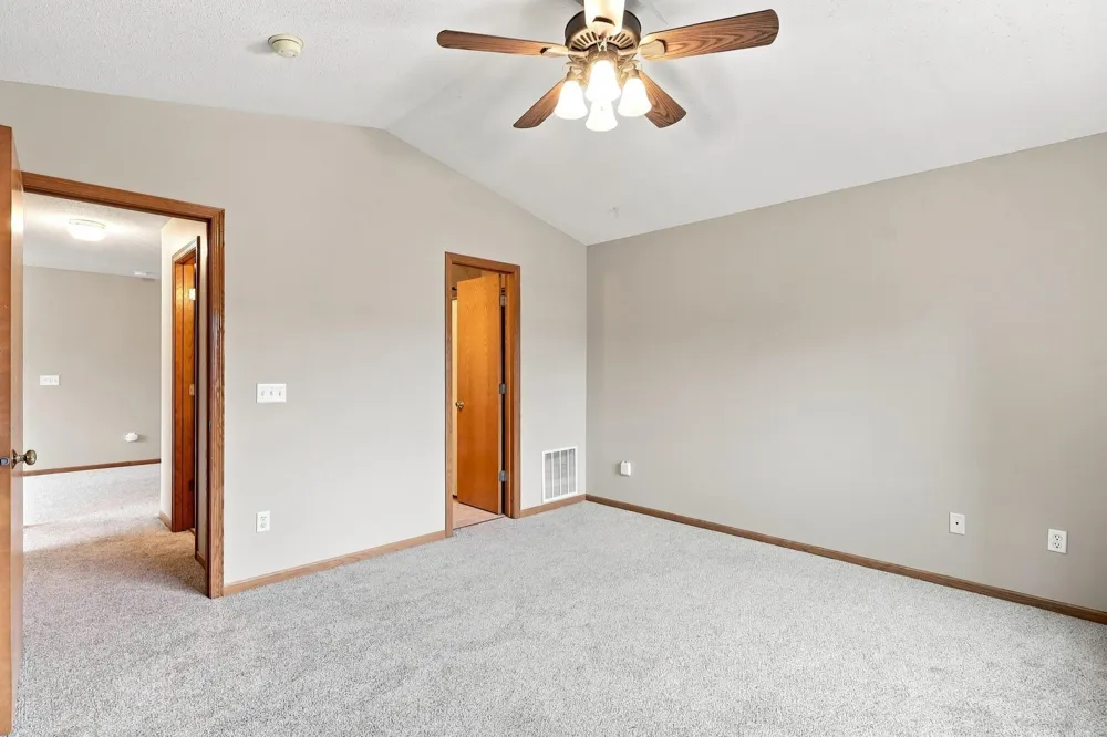 1216 Elmwood Avenue Shakopee, MN 55379