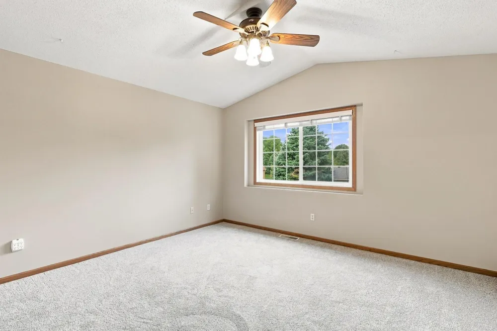 1216 Elmwood Avenue Shakopee, MN 55379