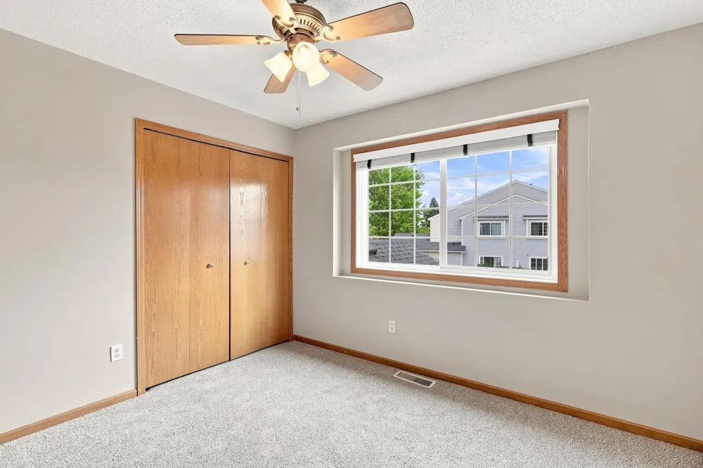 1216 Elmwood Avenue Shakopee, MN 55379
