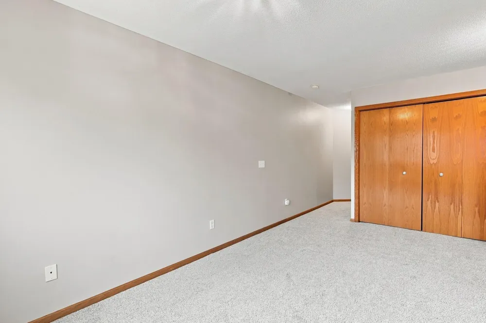 1216 Elmwood Avenue Shakopee, MN 55379