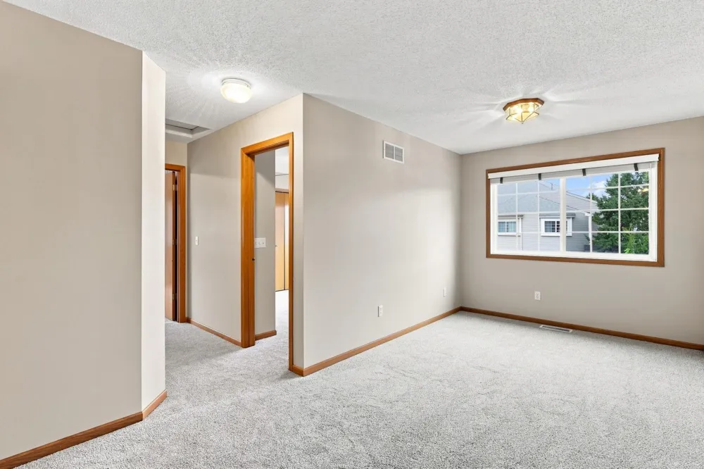 1216 Elmwood Avenue Shakopee, MN 55379