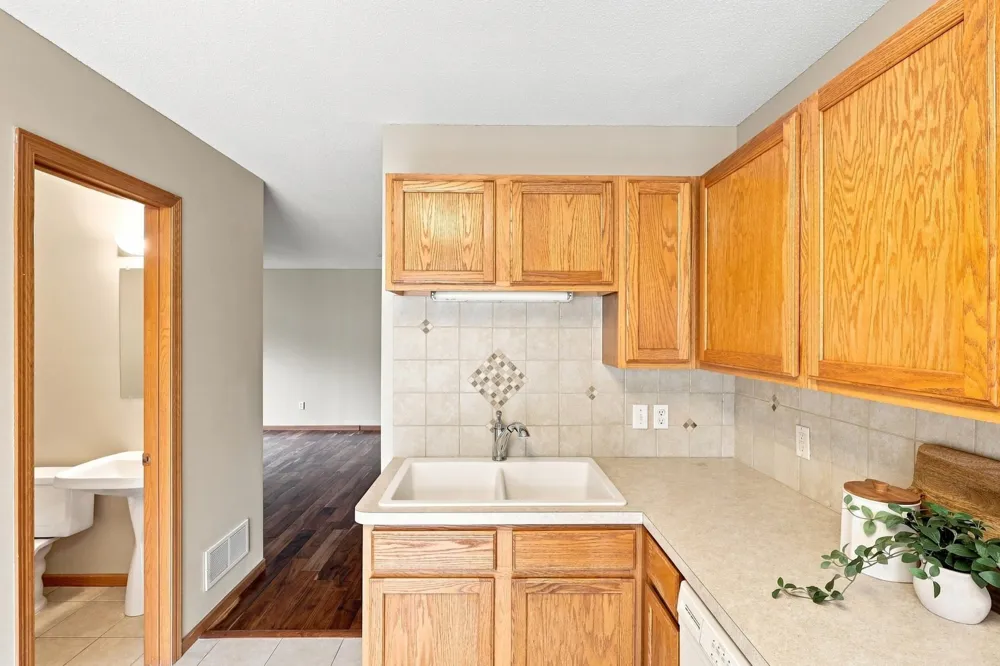 1216 Elmwood Avenue Shakopee, MN 55379