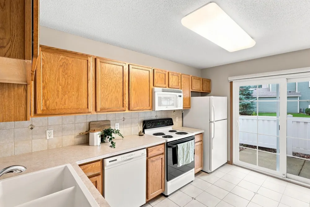 1216 Elmwood Avenue Shakopee, MN 55379