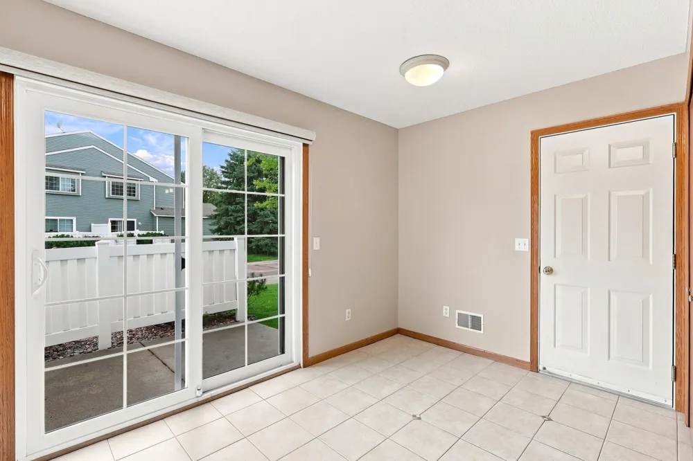 1216 Elmwood Avenue Shakopee, MN 55379