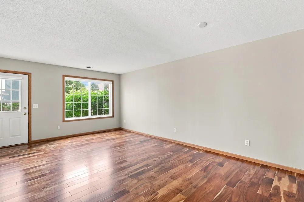 1216 Elmwood Avenue Shakopee, MN 55379