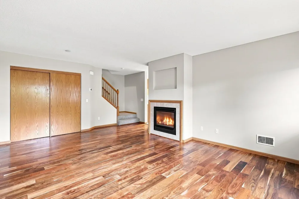 1216 Elmwood Avenue Shakopee, MN 55379