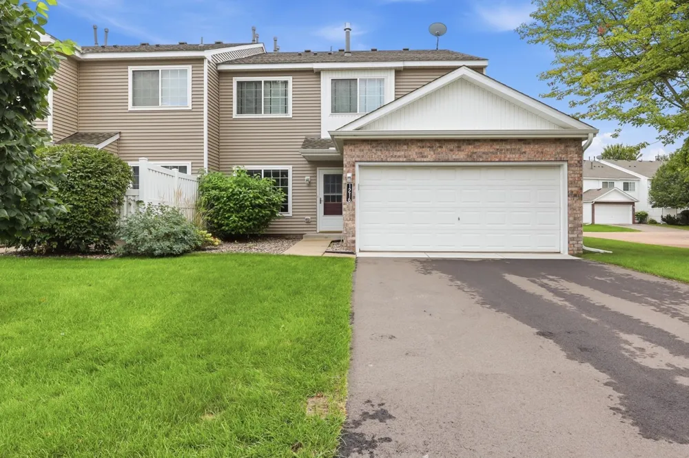 1216 Elmwood Avenue Shakopee, MN 55379
