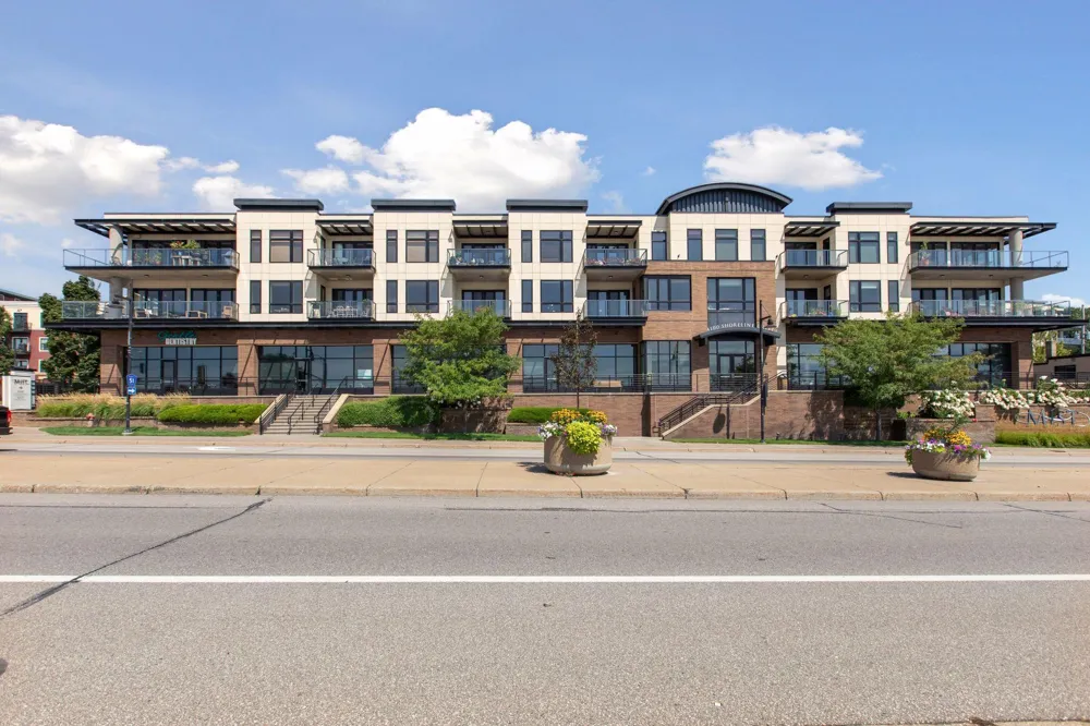 4100 Shoreline Drive #S204 Spring Park, MN 55384