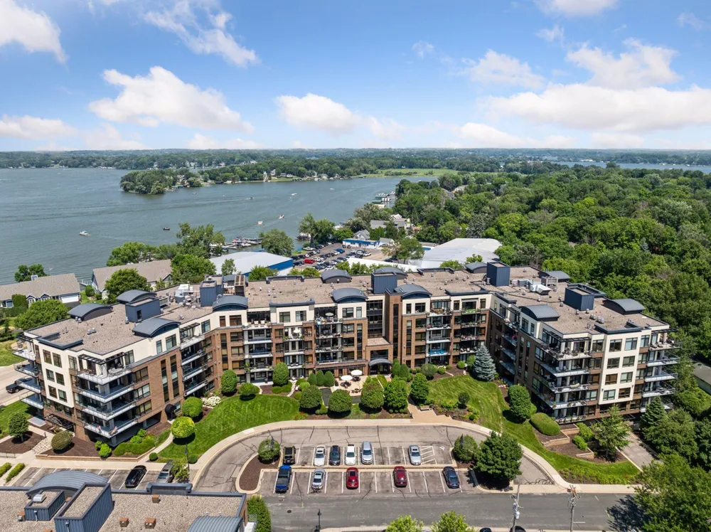 4100 Shoreline Drive #S204 Spring Park, MN 55384