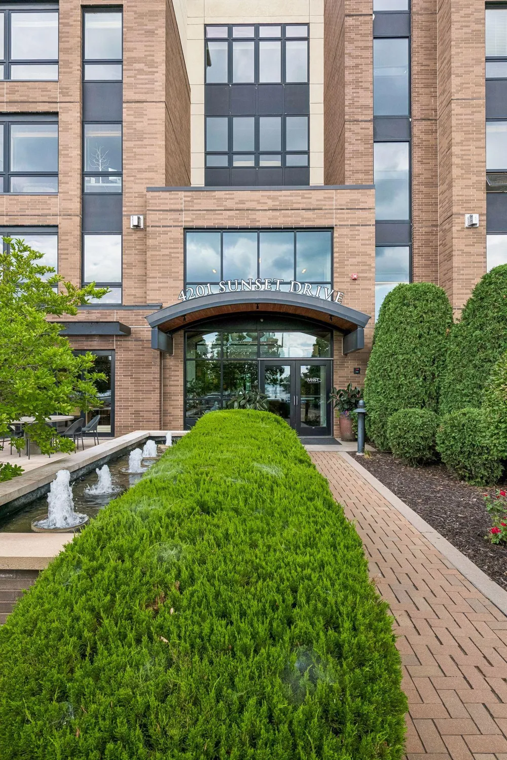 4100 Shoreline Drive #S204 Spring Park, MN 55384