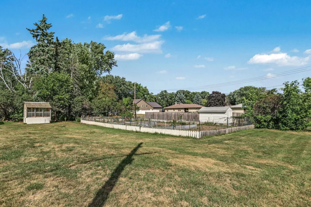 3004 Bellaire Avenue Maplewood, MN 55109